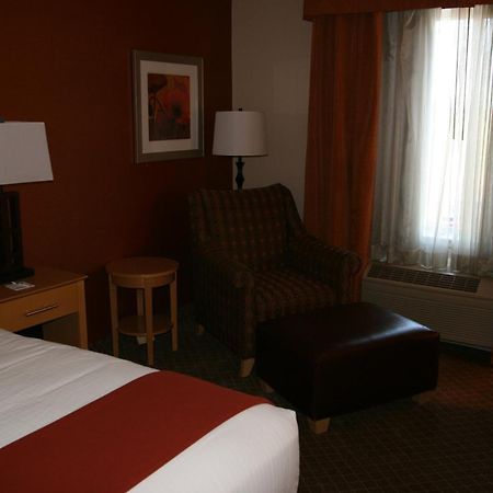 Holiday Inn Express Stockton Southeast By Ihg Exterior foto