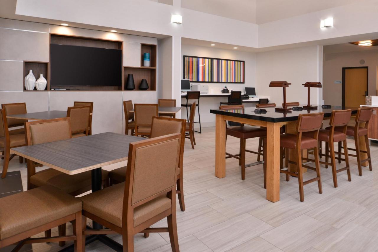 Holiday Inn Express Stockton Southeast By Ihg Exterior foto